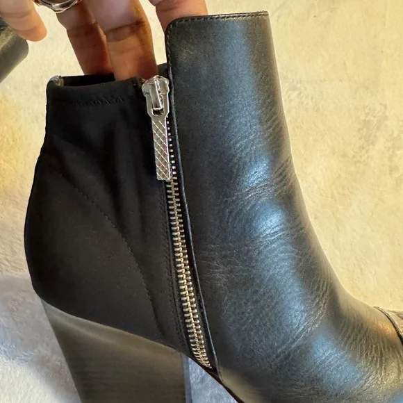 Size 9 Donald J Pliner Volt Snakeskin Embossed Cap Toe Bootie - Picture 3 of 12